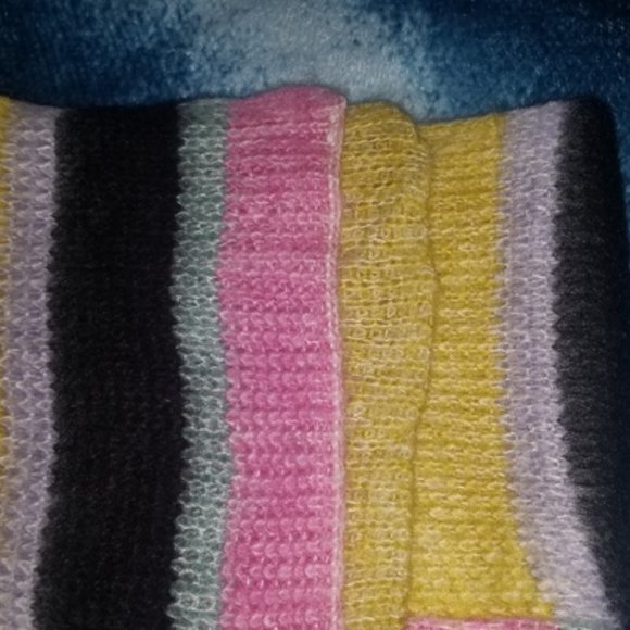 Marcus Adler Bright Stripe Knit Scarf Red, NWT, FREE SHIPPING* - Picture 3 of 6